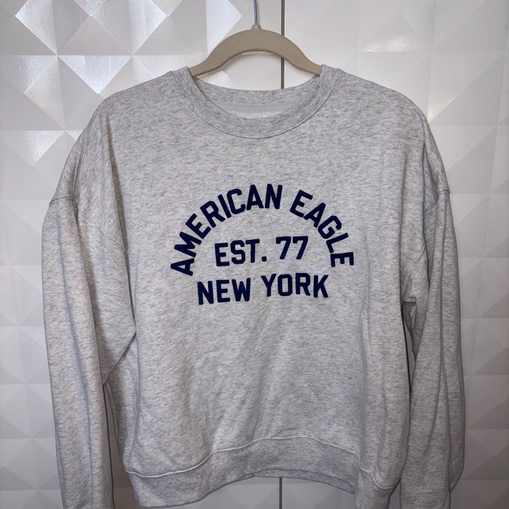 American Eagle Light Gray Crewneck Sweatshirt with Navy Logo🩶💙